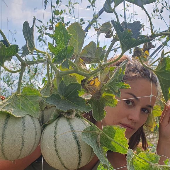 Lucie Lucas dans son petit village breton de Plorec