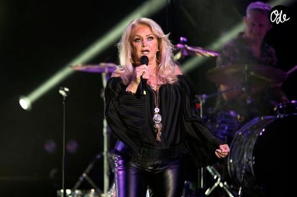 Bonnie Tyler en concert à Berlin, le 2 octobre 2023.

© Action Press / Bestimage