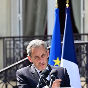 L'ancien président de la République Nicolas Sarkozy lors d'une cérémonie en l'hommage à Aurélie Fouquet, la policière municipale de 26 ans avait été tuée lors de l'attaque d'un fourgon blindé le 20 mai 2010, à Villiers-sur-Marne (en banlieue parisienne), Val-de-Marne, France, le 20 mai 2025. 

© Christian Liewg/Bestimage