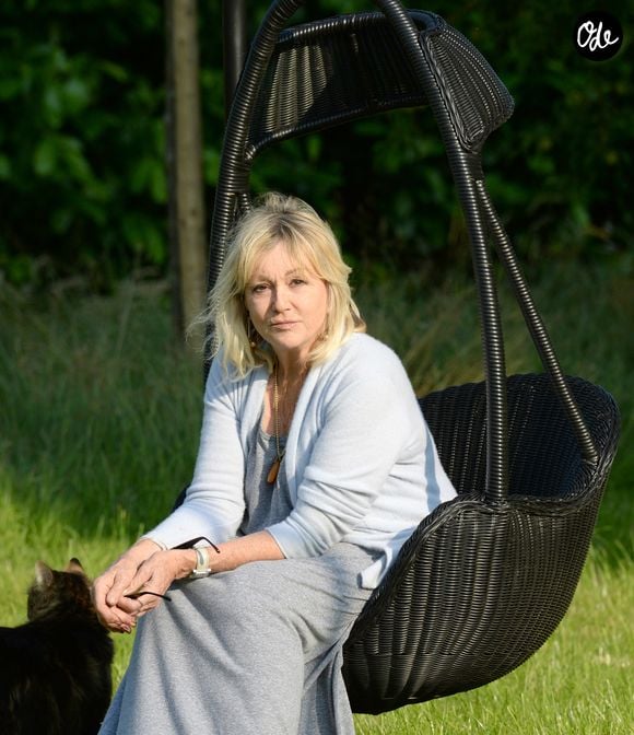 À Châtelain, l’actrice avait trouvé un véritable havre de paix, entourée de ses animaux, de ses livres et de ceux qu’elle aimait recevoir. 

Exclusif - Apres la vente de sa propriete de Porquerolles, Mylene Demongeot s'est achetée une ferme en Mayenne. DANIEL ANGELI / BESTIMAGE