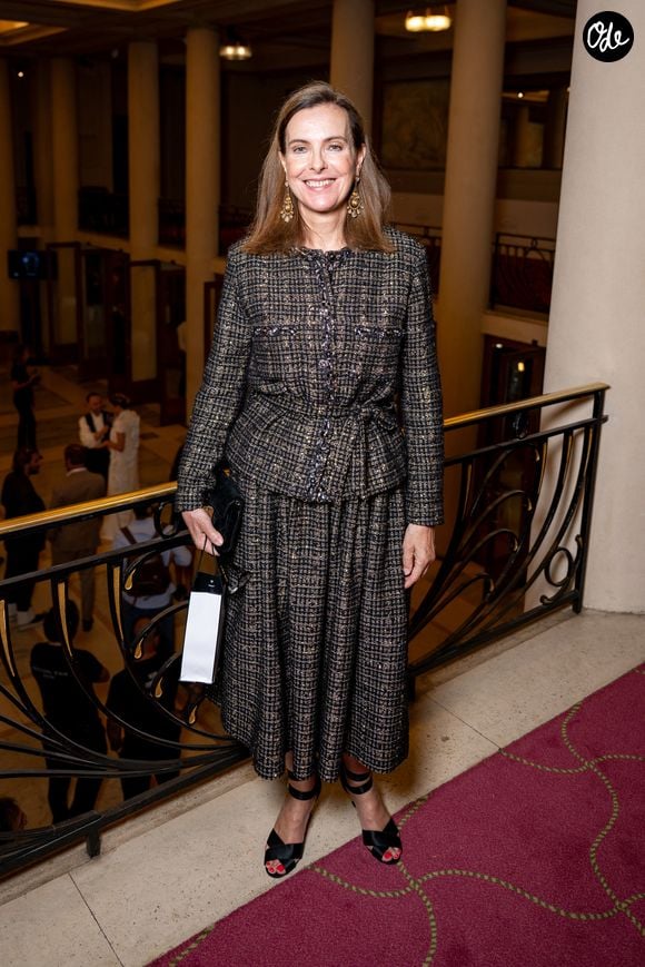 Malgré un malaise survenu sur scène en octobre 2025, la maman de Dimitri et Louis refuse d'ailleurs catégoriquement d'abandonner son métier.

Carole Bouquet au défilé Stéphane Rolland Collection Haute Couture Automne/Hiver 2025-2026 lors de la Fashion Week de Paris (PFW) au théâtre des Champs-Élysées, à Paris, le 8 juillet 2025. 

© Pierre Perusseau/Bestimage