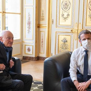 Le président de la République française, Emmanuel Macron reçoit le sociologue Edgar Morin, à l'occasion de ses 100 ans, au palais de l'Elysée à Paris, France, le 8 juillet 2021.
Photo par Jacques Witt/Pool/Bestimage