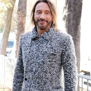 "Ma maman a 78 ans et depuis maintenant 16 ans, elle travaille avec moi au label. Je vais l'essorer jusqu'à la fin. Elle est dynamique, elle est sur les réseaux, elle est géniale et elle gère."

Exclusif - Bob Sinclar - Arrivée des personnalités sur l'enregistrement de l'émission "Vivement Dimanche prochain" au Studio Gabriel à Paris. Le 29 septembre 2021