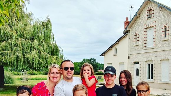 EXCLU “On a dû vendre” : Avant sa grande maison, Mélanie Gonzalez (Familles nombreuses) et sa tribu installés dans un bien atypique