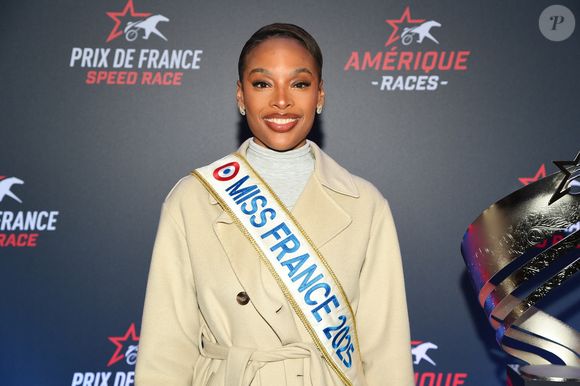 Angelique Angarni Filopon, Miss France 2025 présente à l Hippodrome Paris Vincennes pour remettre au vainqueur le Prix de France, Vincennes, France, le 26 janvier 2025.
26/01/2025-Paris, FRANCE.