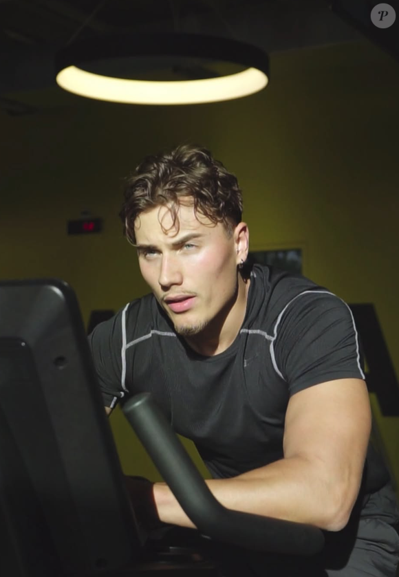 Etudiant en anatomie et coaching sportif, il publie des contenus qui célèbrent la beauté et le sport.

Capture d'écran du compte Instagram de Seraphin von Habsburg