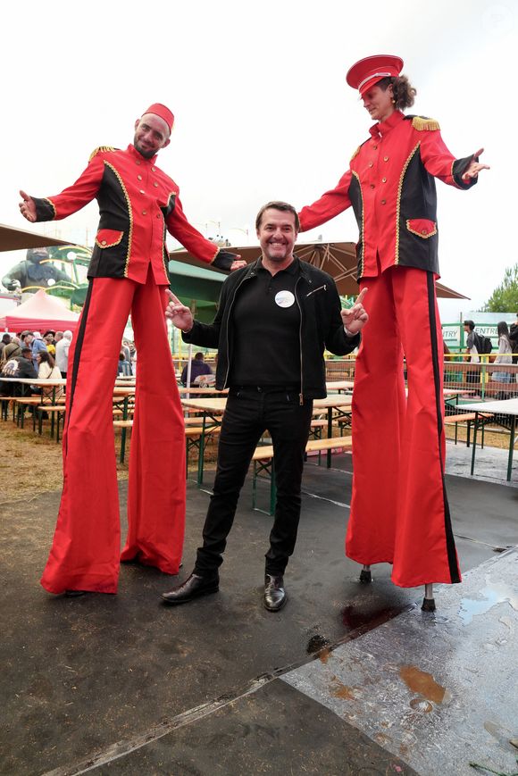 Les bénéfices de l’événement seront reversés à l’association Coucou Nous Voilou.

Arnaud Ducret - Inauguration de la 42ème édition de la fête à Neuneu à Paris,  le 29 août 2025. © Anne-Sophie Guebey / Bestimage