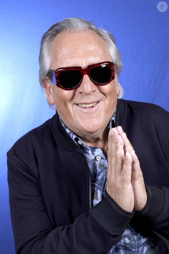 Gilbert Montagne pose pour notre photographe à Paris, France le 30 septembre 2025 .Photo par VIM/ABACAPRESS.COM