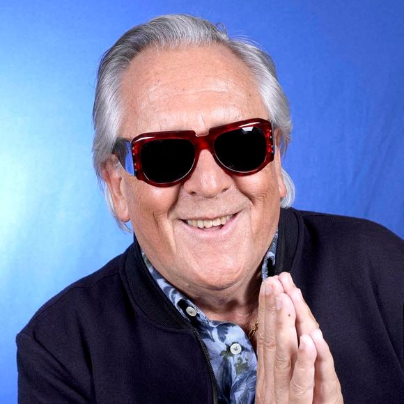 Gilbert Montagne pose pour notre photographe à Paris, France le 30 septembre 2025 .Photo par VIM/ABACAPRESS.COM