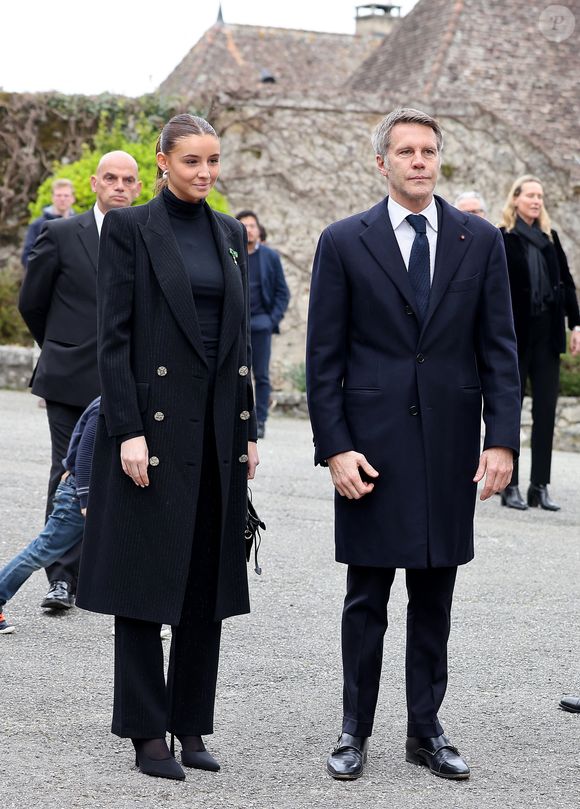 Exclusif - Vittoria de Savoie et son pére Emmanuel-Philibert de Savoie - La famille de Savoie s'est retrouvée à l'abbaye de Hautecombe lors d'une messe pour célébrer les 40 ans de la disparition du dernier roi régnant d'Italie, Humbert II de Savoie à Saint-Pierre-de-Curtille, le 18 Mars 2023. Ce fût l'occasion pour Vittoria de Savoie, princesse de Carignan et marquise d'Ivrée, fille ainée d'Emmanuel-Philibert de Savoie et de Clotilde Courau, d'honorer sa première sortie officielle. © Dominique Jacovides/Bestimage
