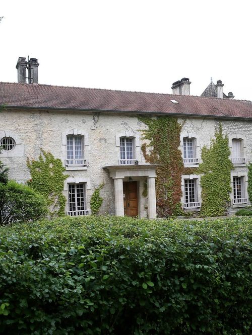 "Même pour 25 millions d'euros, je ne céderai jamais à un..." : La dernière demeure de Charles de Gaulle bientôt mise en vente par son petit-fils, à une condition !