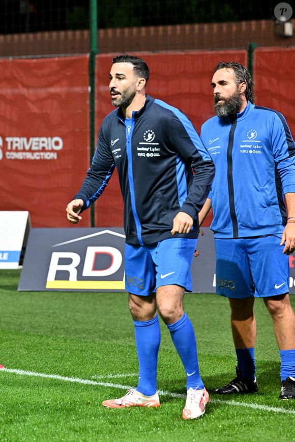 Adil Rami durant la première édition du " match des légendes " opposant l'équipe des Légendes, les anciens de Cannes, à l'équipe des Etoiles avec pour capitaine Didier Deschamps, au stade Pierre de Coubertin à Cannes, le 30 octobre 2025.  © Bruno Bebert / Dominique Jacovides / Bestimage