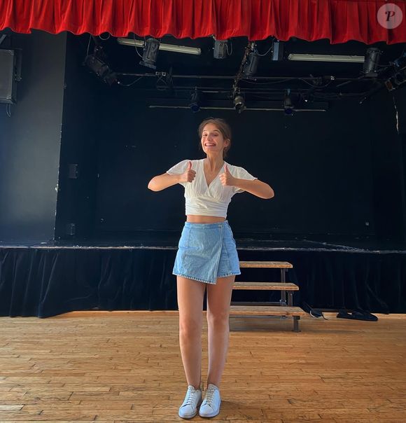 Un morceau singulier, presque inclassable, puisqu’il s’agit moins d’une chanson que d’un texte parlé. 

Héloïse Vallier, Instagram