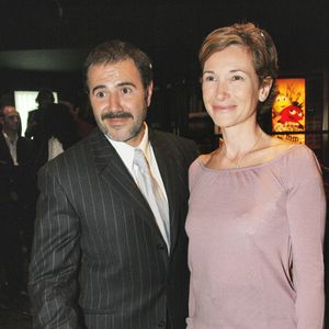 L'acteur français José Garcia et son épouse, l'actrice et réalisatrice Isabelle Doval, assistent à l'ouverture du Festival de Paris Ile-de-France au Gaumont Marignan à Paris, France, le 29 mars 2005. Photo par Mousse/ABACA.