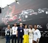 Nathalie Péchalat, célèbre patineuse artistique, était au rendez-vous avec un petit pull gris et une sublime robe jaune dévoilant la fin de ses jolies jambes.
Clarisse Agbegnenou et Nathalie Péchalat à la 93e édition des 24H du Mans le 14 juin 2025 © Instagram