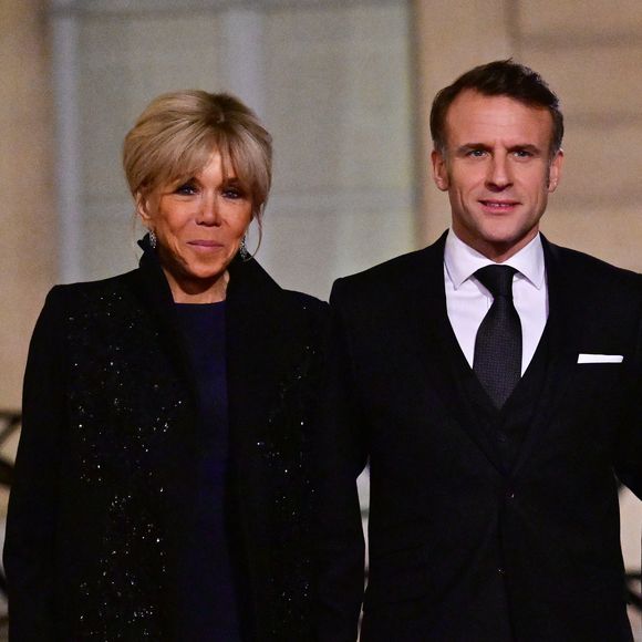 Le président Emmanuel Macron et sa femme Brigitte Macron arrivant au dîner d'état donné en l'honneur du couple présidentiel d'Angola au palais de l'Elysée à Paris le 17 janvier 2025.
© Christian Liewig / Bestimage