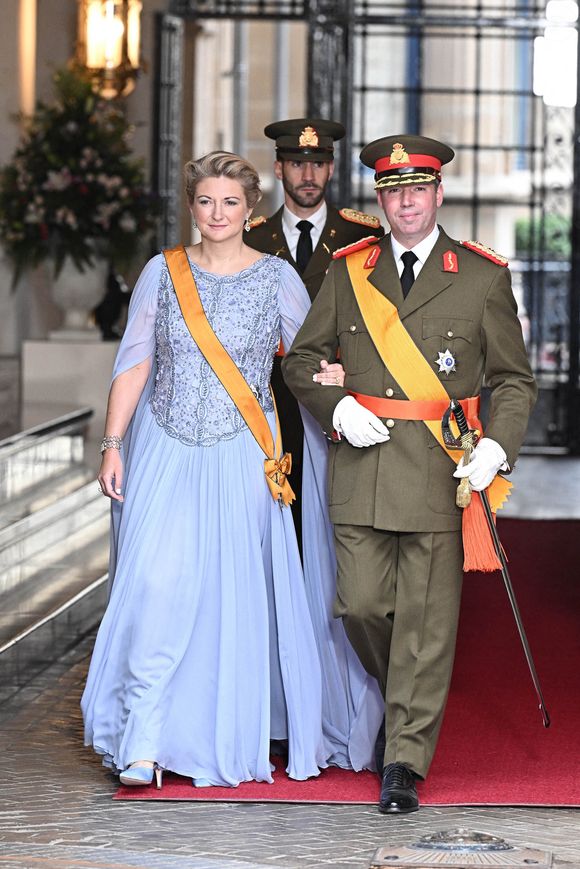 Le Grand-Duc Guillaume et la Grande-Duchesse Stéphanie arrivent à la cérémonie d'abdication du Grand-Duc Henri au Palais Grand-Ducal à Luxembourg le 3 octobre 2025. Le Luxembourg intronisera un nouveau souverain aujourd'hui. Le prince Guillaume succédera à son père, le grand-duc Henri, qui abdiquera officiellement le même jour, mettant fin à un règne de 25 ans. Photo par David Niviere/ABACAPRESS.COM
