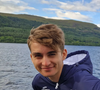 De l'avis de ceux qui le côtoient, le jeune champion a su garder la tête sur les épaules...

Paul Seixas, le jeune espoir du cyclisme français est soutenu par ses parents Emmanuel et Emmanuelle.