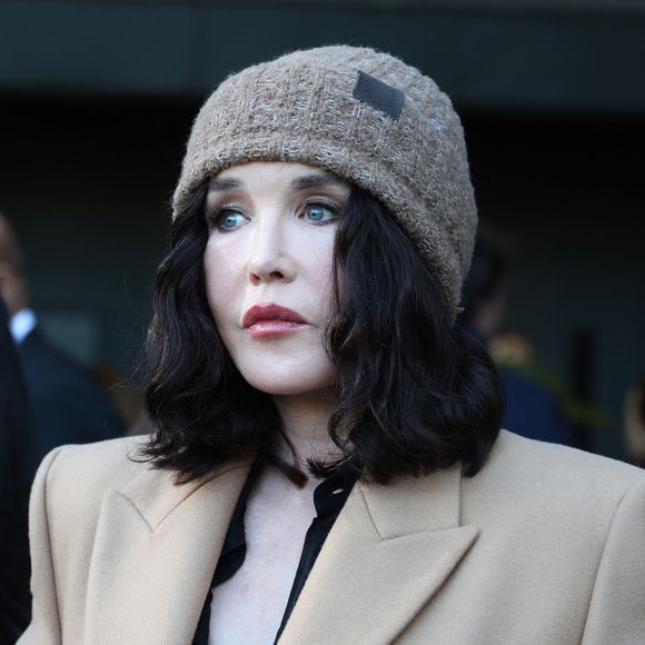 Le tribunal lui reproche d’avoir dissimulé sa résidence fiscale au Portugal en 2016 et 2017, évitant ainsi près de 236 000 € d’impôt sur le revenu.

Isabelle Adjani - Les célébrités au défilé Stella McCartney "Collection Prêt-à-Porter Automne/Hiver 2025-2026" lors de la Fashion Week de Paris (PFW), le 5 mars 2025.

Denis Guignebourg / Bestimage