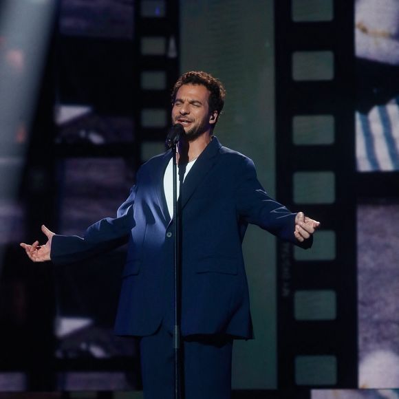Exclusif - Amir Haddad - Enregistrement de l'émission "Eternel Aznavour, le concert événement", diffusée le 18 octobre sur France 3
© Christophe Clovis-Cyril Moreau / Bestimage

Éternel Aznavour : le concert événement
Vendredi 18 octobre à 21.05 sur France 3 et sur france.tv
Logo de la plateforme france.tv
Logo France 3

Pour célébrer le centenaire de la naissance de l'une des plus grandes légendes de la chanson française et à l'occasion de la sortie du film Monsieur Aznavour, nous vous invitons à une soirée exceptionnelle autour de ses plus belles chansons.

Les plus grands artistes de la scène française lui rendent hommage au cours de cette soirée musicale. Entourés d’un orchestre composé de 22 musiciens, ils se succéderont pour interpréter ses plus grands succès, et témoigner de l’histoire d’amour qui les lie avec Charles Aznavour.

De "La Bohème" à "Emmenez-moi", en passant par "Hier encore" et "Je m’voyais déjà", chaque performance sera un hommage vibrant à l'homme qui a marqué des générations par ses textes profonds et sa voix inoubliable. Ce sera également l’occasion d’en apprendre plus sur cet homme pudique à travers des images d’archives rares issues de la collection privée de Charles Aznavour qui viendront ponctuer ce show.   

Ne manquez pas cette soirée inoubliable où la musique, l’émotion et la poésie seront au rendez-vous pour célébrer l'héritage artistique de Monsieur Charles Aznavour.