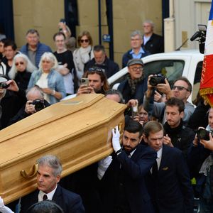 Son enterrement s'est déroulé ce mardi 30 septembre, dans le 1er arrondissement de Paris.

Obsèques de Claudia Cardinale en l’église Saint-Roch de Paris, le 30 septembre 2025. 

Photo : Agence / Bestimage