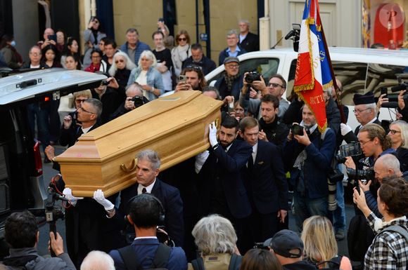 Son enterrement s'est déroulé ce mardi 30 septembre, dans le 1er arrondissement de Paris.

Obsèques de Claudia Cardinale en l’église Saint-Roch de Paris, le 30 septembre 2025. 

Photo : Agence / Bestimage
