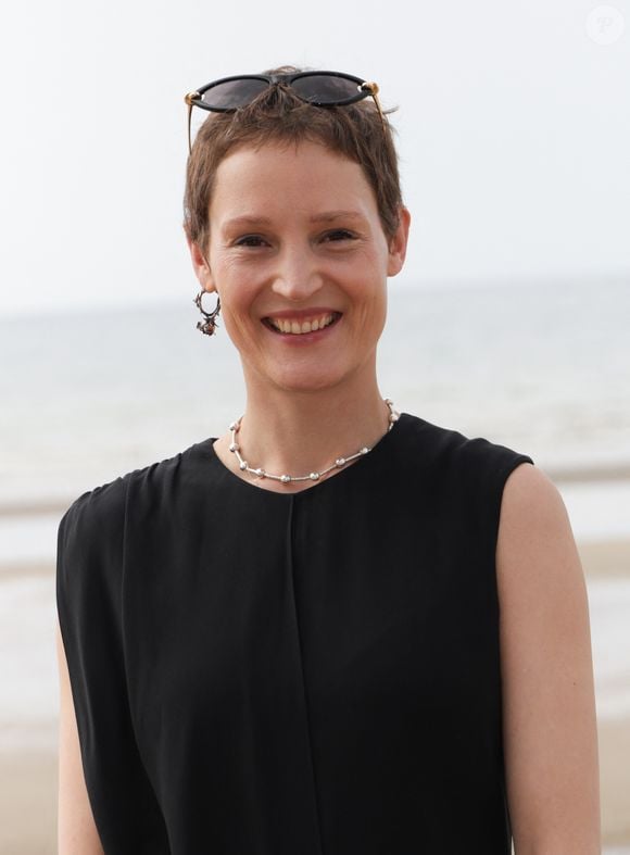 Cérémonie au cours de laquelle elle a porté pas moins de 3 robes

Vicky Krieps - 39ème édition du festival du film romantique de Cabourg le 14 juin 2025.
© Coadic Guirec / Bestimage
