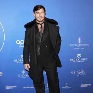 Soupçonné d’avoir eu recours à la chirurgie, l’artiste de 50 ans a décidé de réagir.

Exclusif - Vincent Niclo - Arrivées au Global Gift Gala Paris à l'hôtel Four Seasons George V à Paris

© Jérémy Melloul/Bestimage