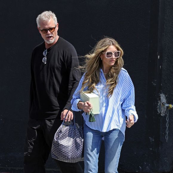 Exclusif - Eric Dane et Rebecca Gayheart ont eu une conversation après que l'acteur a été vu la veille avec sa compagne présumée Priya Jain à Los Angeles @Backgrid USA / Bestimage