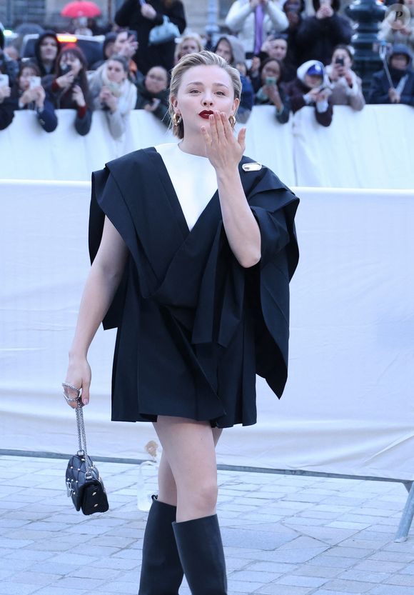 Chloë Grace Moretz - Arrivées au défilé de mode Louis Vuitton collection femme automne/hiver 2024-2025 au Louvre à Paris (PFW) le 5 mars 2024. © Denis Guignebourg / Bestimage