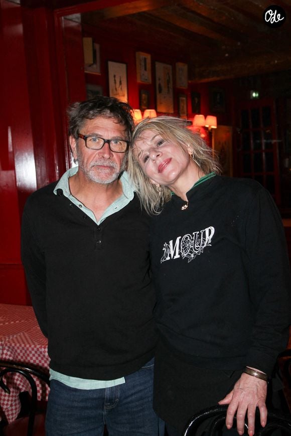 Fabrice Capizzano, Nina Morato - Personnalités aux Deux Magots pour la 3ème édition du salon du livre à Saint-Germain-des-Prés "Des pages avant la plage" à Paris le 6 juin 2026

© Philippe Baldini / Bestimage