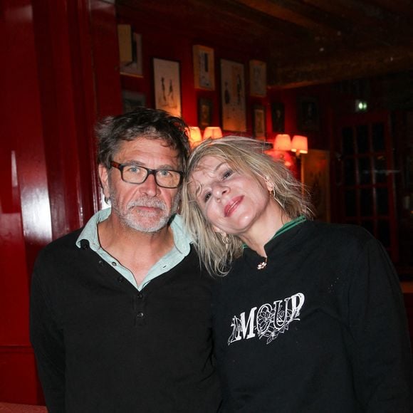 Fabrice Capizzano, Nina Morato - Personnalités aux Deux Magots pour la 3ème édition du salon du livre à Saint-Germain-des-Prés "Des pages avant la plage" à Paris le 6 juin 2026

© Philippe Baldini / Bestimage