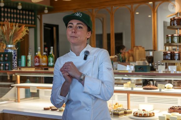 La meilleure pâtissière du monde Nina Métayer lors de l’inauguration de sa boulangerie-patisserie "Fournil par Nina" à La Rochelle, France, le 16 novembre 2024. Distinguée Pâtissière Mondiale 2023 par l’Union Internationale des Boulangers Pâtissiers et World’s Best Pastry Chef 2024 par les World’s 50’s Best, Nina Métayer ouvre deux établissements dans sa ville natale, "Le Fournil par Nina" et "Chez Paillat par Nina". © Jean-Marc Lhomer/Bestimage
