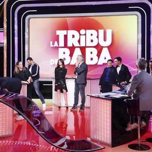 Nouvelle vie pour un ancien chroniqueur de Cyril Hanouna.
Exclusif - Valérie Benaim, Raymond Aabou, Carla Bahia, Jean-Michel Maire, Danielle Moreau, Jordan Deluxe, Cyril Hanouna, sur le plateau de l’émission « TPMP » présentée par C.Hanouna et diffusée en direct sur Youtube et sur toutes les box (SFR, FREE, Bouygues, MyCanal etc), Paris, France. © Jack Tribeca / Bestimage