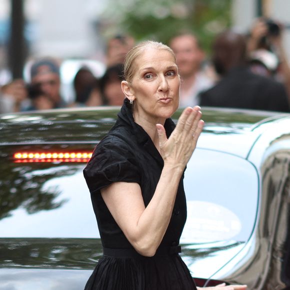 Céline Dion à la sortie de l'hôtel Royal Monceau à Paris avant l'ouverture des Jeux Olympiques (JO) de Paris 2024, à Paris, le 24 juillet 2024.

Photo : Agence / Bestimage