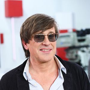 Thomas Dutronc lors de l'enregistrement de l'émission Vivement dimanche au studio Rive gauche, présentée par M. Drucker, diffusée sur France 3, le 1er mars 2026, à Paris, France, le 18 février 2026. © Guillaume Gaffiot/Bestimage