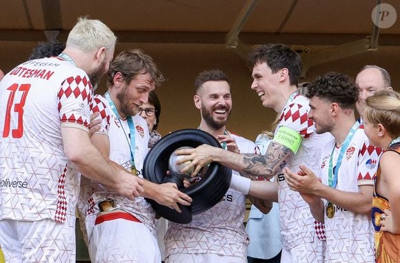 Un match de football avec de nombreuses célébrités dont M. Pokora

Ragnar Le Breton, Matt Pokora (M. Pokora), Louis Ducruet - La famille princière de Monaco assiste au match de football Racing Stars Football Cup opposant les pilotes Nazionale Piloti contre les Barbagiuans au stade Louis II à Monaco le 21 mai, 2025. © Claudia Albuquerque/Bestimage