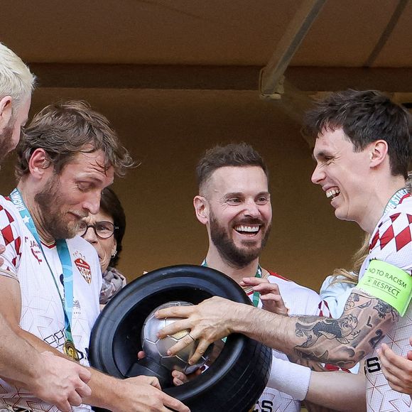 Un match de football avec de nombreuses célébrités dont M. Pokora

Ragnar Le Breton, Matt Pokora (M. Pokora), Louis Ducruet - La famille princière de Monaco assiste au match de football Racing Stars Football Cup opposant les pilotes Nazionale Piloti contre les Barbagiuans au stade Louis II à Monaco le 21 mai, 2025. © Claudia Albuquerque/Bestimage