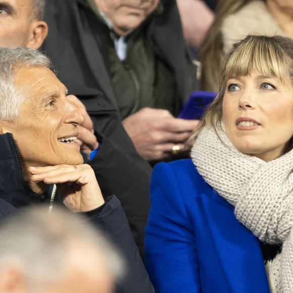 Nagui et sa femme Mélanie Page - Célébrités dans les tribunes du quart de finale de la Ligue des Nations de l'UEFA 2025 "France - Croatie (2-0 / tab 5-4)" au Stade de France à Saint-Denis le 23 mars 2025. © Cyril Moreau/Bestimage