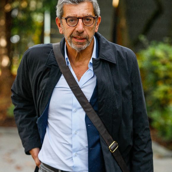 Semi-exclusif - Michel Cymes - Arrivées à l'enregistrement de l'émission "Vivement Dimanche" au Studio Gabriel, présentée par M.Drucker et diffusée le 30 octobre 2022 sur France 3, à Paris, France, le 20 octobre 2022. © Christophe Clovis/Bestimage