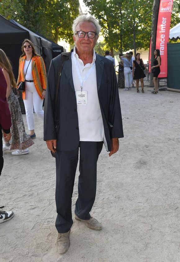 Exclusif - Michel Field en backstage du 10ème anniversaire du "Grand Concert de Paris" au pied de la Tour Eiffel  sur le Champ-de-Mars à Paris, France, le 14 juillet 2023. Pour clôturer en beauté la Fête nationale 2023, l’Orchestre National de France, la Maîtrise et le Choeur de Radio France organisent "Le Grand Concert de Paris" au pied de la Tour Eiffel au Champ-de-Mars à Paris. © Perusseau-Veeren/Bestimage