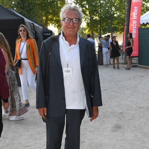 Exclusif - Michel Field en backstage du 10ème anniversaire du "Grand Concert de Paris" au pied de la Tour Eiffel  sur le Champ-de-Mars à Paris, France, le 14 juillet 2023. Pour clôturer en beauté la Fête nationale 2023, l’Orchestre National de France, la Maîtrise et le Choeur de Radio France organisent "Le Grand Concert de Paris" au pied de la Tour Eiffel au Champ-de-Mars à Paris. © Perusseau-Veeren/Bestimage
