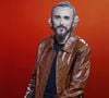 Installé une partie de l’année au Brésil, le chanteur a confié se questionner sur la parentalité sans pression ni modèle imposé. 

Christophe Willem à Paris, France, le 19 novembre 2025. Photo par Guirec-Moreau/Bestimage