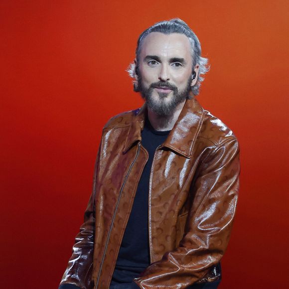 Installé une partie de l’année au Brésil, le chanteur a confié se questionner sur la parentalité sans pression ni modèle imposé. 

Christophe Willem à Paris, France, le 19 novembre 2025. Photo par Guirec-Moreau/Bestimage