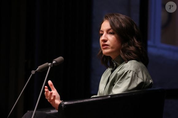 Face à Xavier de Moulins, elle a précisé qu'espérer encore de ses parents ou de sa fratrie ce qu’ils ne peuvent donner alimente frustrations et colères.

Exclusif - La philosophe et petite-fille de l'acteur Michel Galabru, Sophie Galabru présente son livre "Nos dernières fois" - Allary Editions, à la Station Ausone-Librairie Mollat à Bordeaux, le 14 mars 2025. © Jean-Marc Lhomer/Bestimage