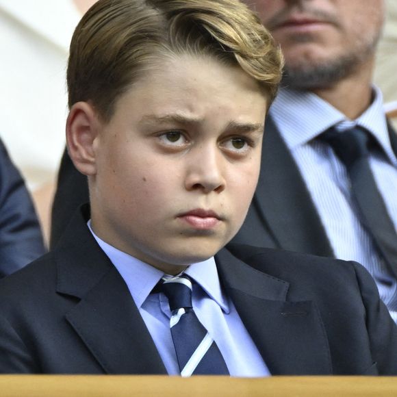 Kate Middleton et le prince William ont choisi le collège où le prince George poursuivra sa scolarité.

Le prince George de Galles - Personnalités à la finale homme du tournoi de tennis de Wimbledon.
© Chryslène Caillaud / PsnewZ / Bestimage