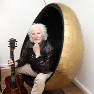 Exclusif - Hugues Aufray en backstage du concert de Hugues Aufray au Le Dôme de Paris - Palais des Sports le 9 novembre 2025.

© Jack Tribeca / Bestimage