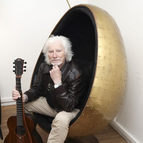 Exclusif - Hugues Aufray en backstage du concert de Hugues Aufray au Le Dôme de Paris - Palais des Sports le 9 novembre 2025.

© Jack Tribeca / Bestimage