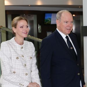 Le 5 décembre, elle assistait avec le prince Albert au 75ᵉ anniversaire de l’association des Aînés monégasques.

Le Prince Albert II de Monaco et la Princesse Charlène de Monaco assistent au 75ème anniversaire de l'Amicale des ainés monégasques à l'Hôtel Méridien de Monte-Carlo, Monaco.

Photo : Jean-Charles Vinaj/ABACAPRESS.COM