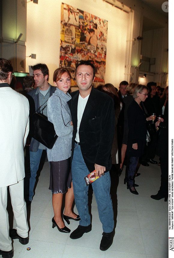 Cet ancien mannequin au regard magnétique a également fait ses preuves au cinéma, tournant sous l'œil de grands réalisateurs

Arthur et Léa Vigny au spectacle "Notre dame de Paris" 1998 RINDOFF-COLIN / BESTIMAGE